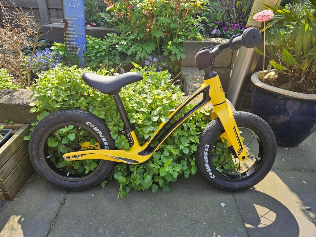 Bungi Bungi Lite 12 loopfiets | 1,5-4 jaar | 2,9 kg, Fietsen en Brommers, Fietsen | Kinderfietsjes, Ophalen, Gebruikt, Minder dan 16 inch