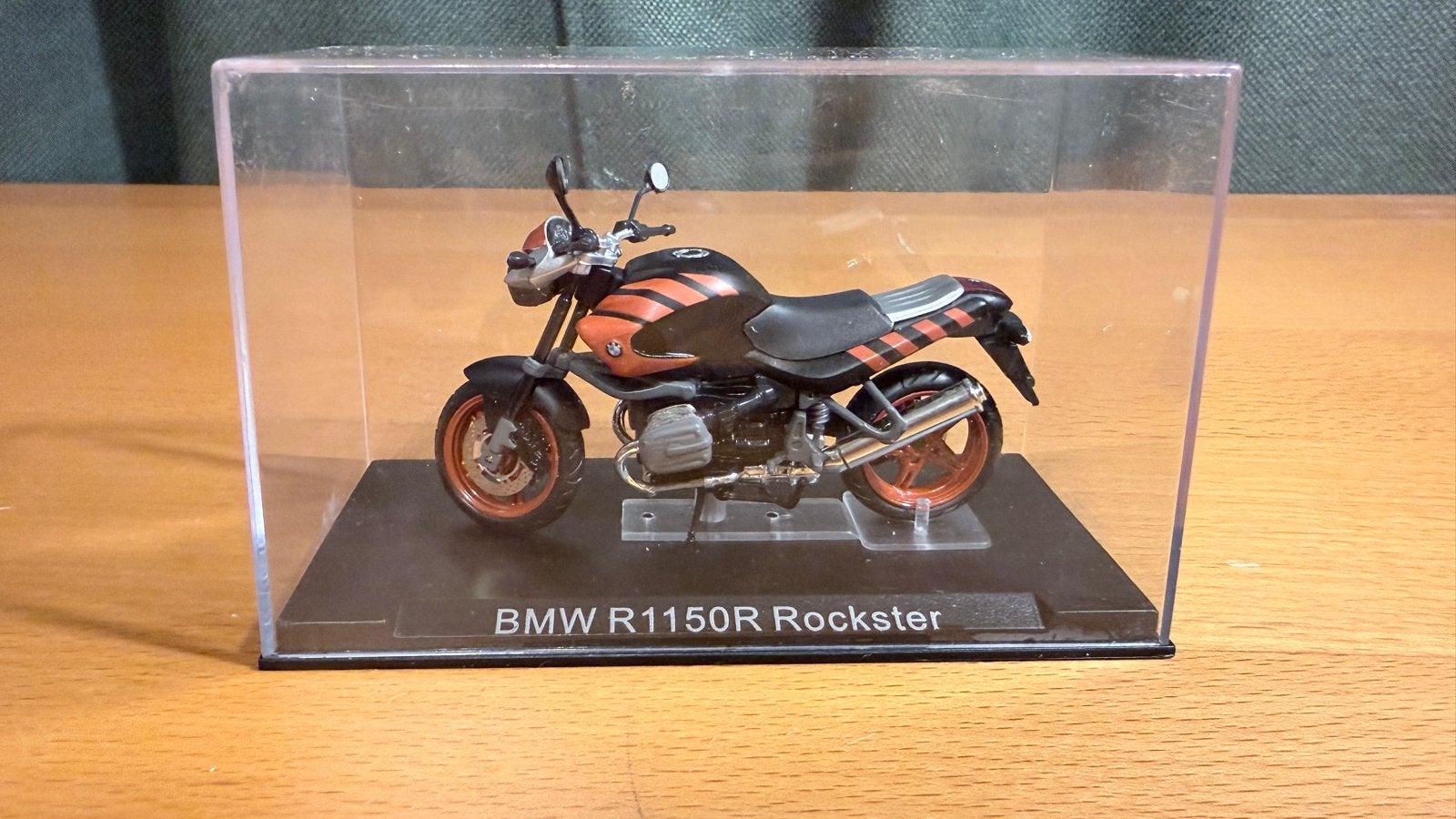 BMW R1150R Rockster modelmotorfiets in vitrine, Overige merken, 1:50 of kleiner, Overige typen, Ophalen of Verzenden
