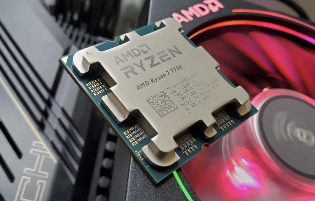 AMD Ryzen 7 7700 AM5 CPU | 8 Cores / 16 Threads €140, Computers en Software, Processors, Zo goed als nieuw, 8-core, 16-core, 4 Ghz of meer