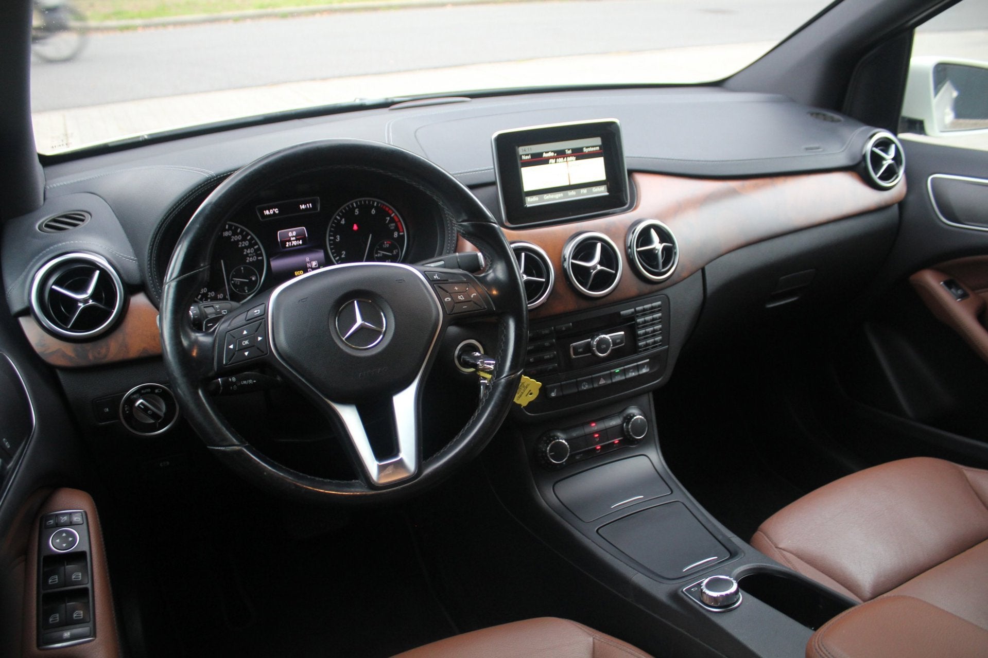 Mercedes-Benz B-klasse 200 Ambition | Dealer onderhouden | T, Auto's, 1325 kg, Gebruikt, Euro 6, Wit