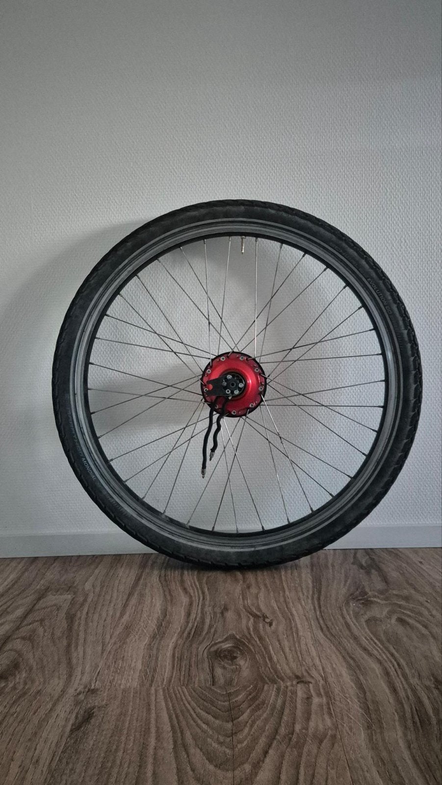 26 inch wiel met gereviseerde Rohloff naaf + 2 banden, Fietsen en Brommers, Overige materialen, Zo goed als nieuw, Toerfiets, Ophalen
