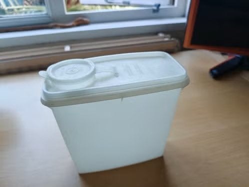 Tupperware Bewaardoos met Schenktuit - Wit, Huis en Inrichting, Gebruikt, Wit, Ophalen of Verzenden, Met deksel