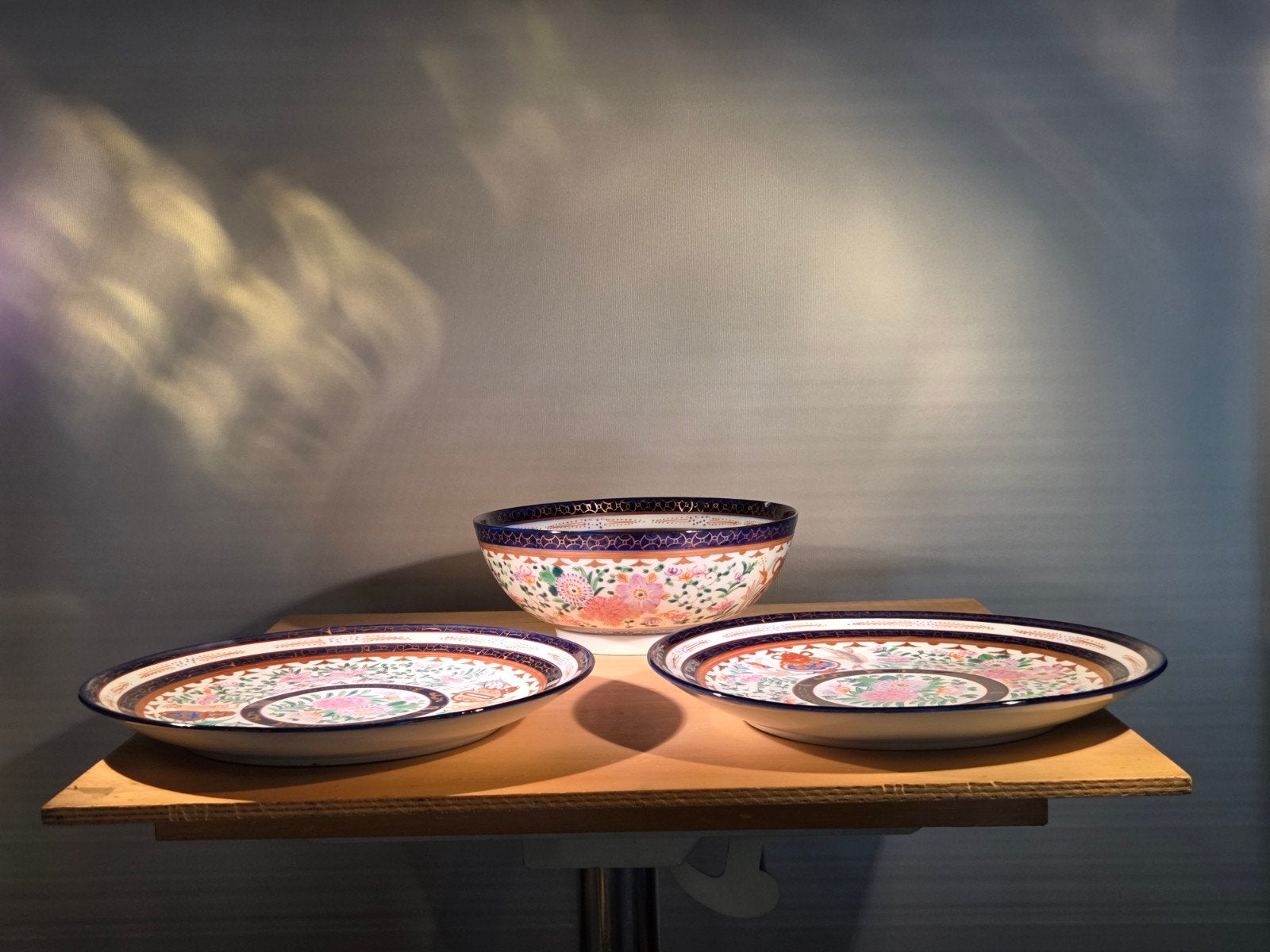 AD58 Antieke Chinese Kom en Borden Set - Handgeschilderd, Antiek en Kunst, Ophalen of Verzenden