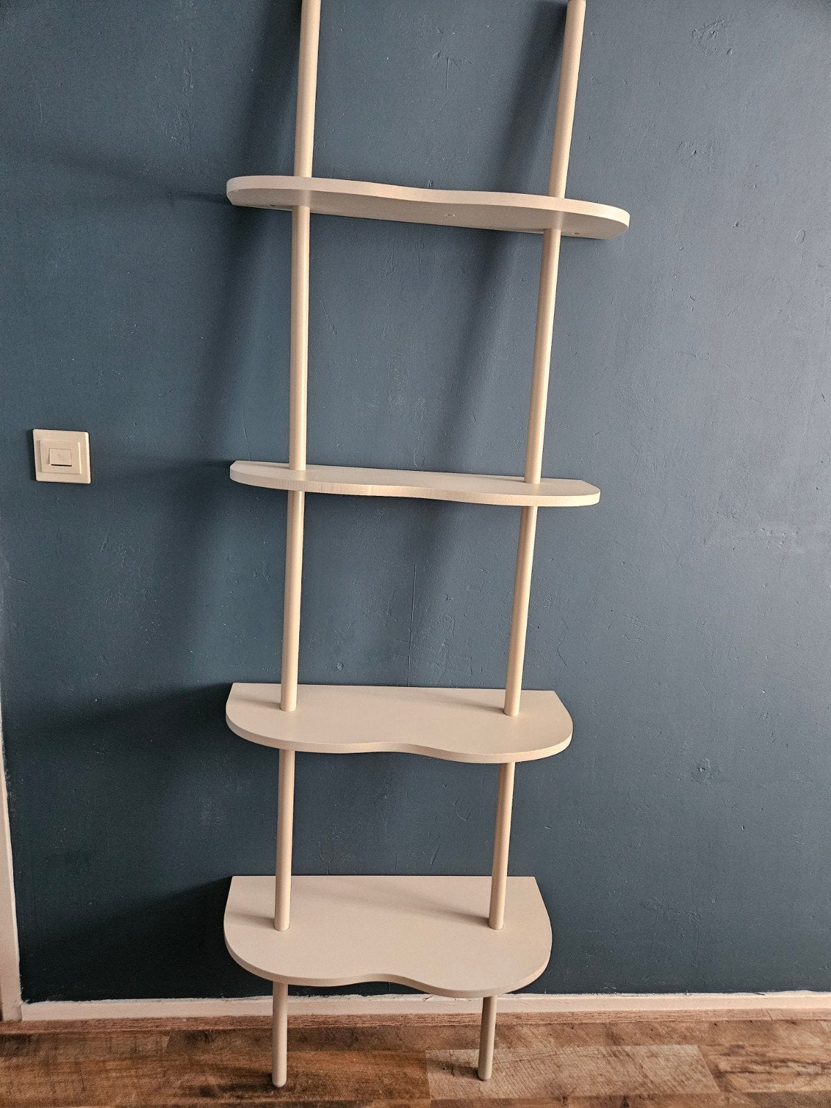 Lichtgrijs ladder wandrek - Nieuw in verpakking, Ophalen, Nieuw