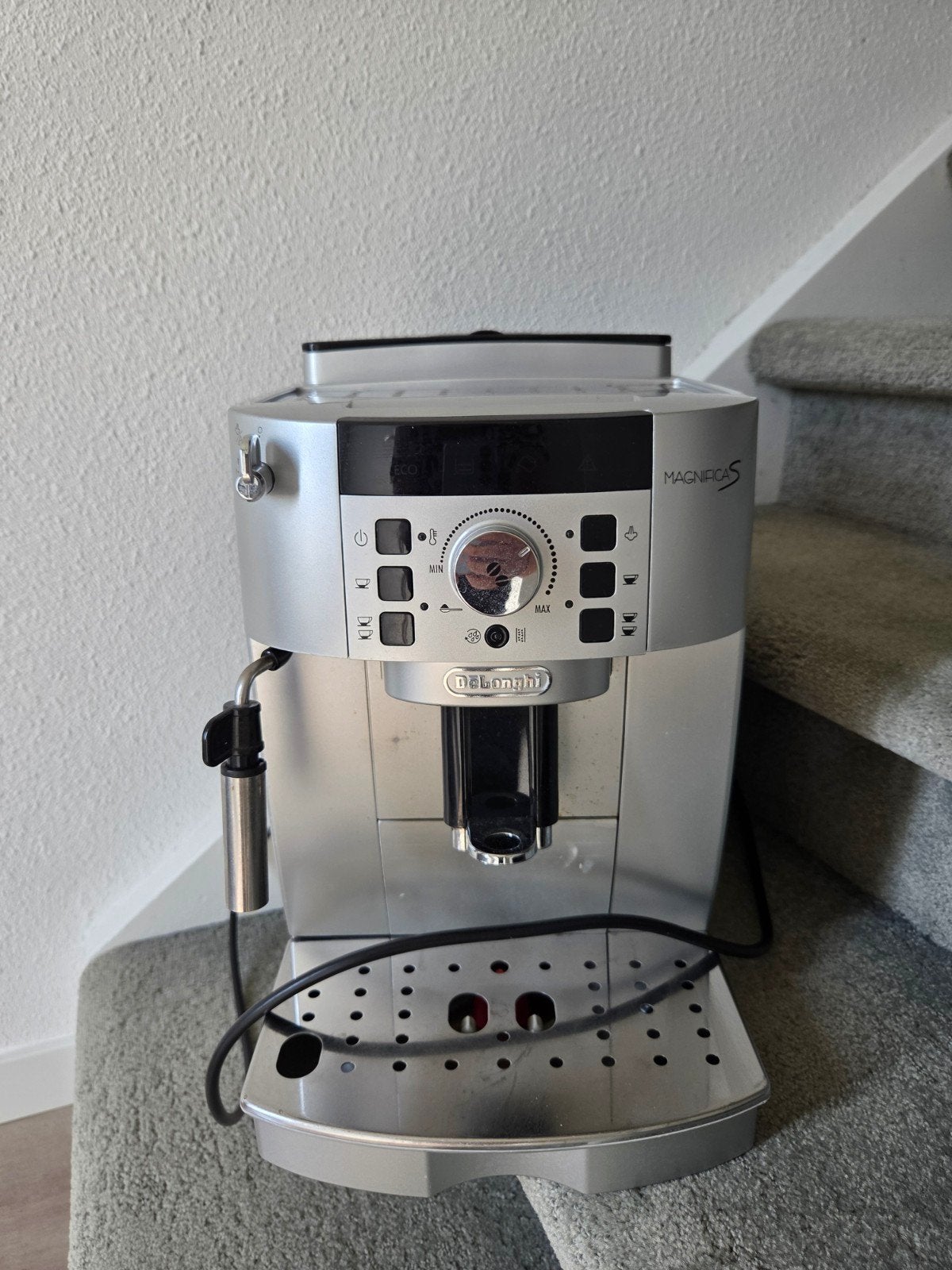 De'Longhi Magnifica S Volautomatische Espressomachine, Witgoed en Apparatuur, Koffiezetapparaten, Ophalen, Gebruikt, Koffiemachine