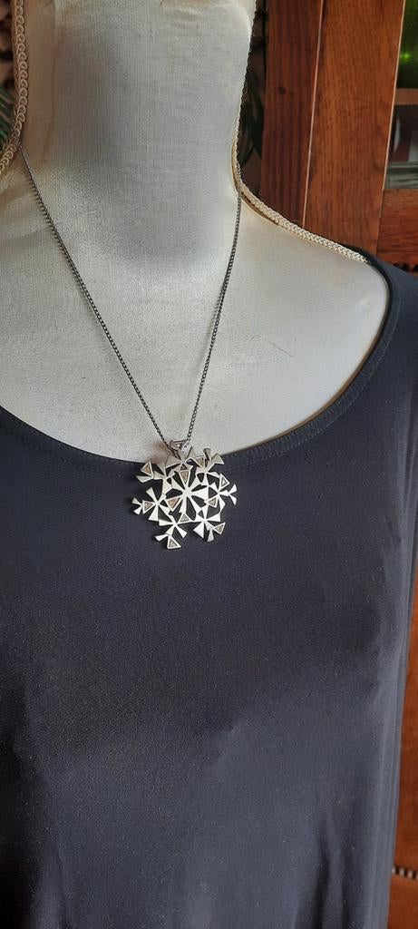 Modernistische ketting met Swarovski kristal,Pierre  Lang, Met kristal, Overige materialen, Ophalen of Verzenden, Zo goed als nieuw