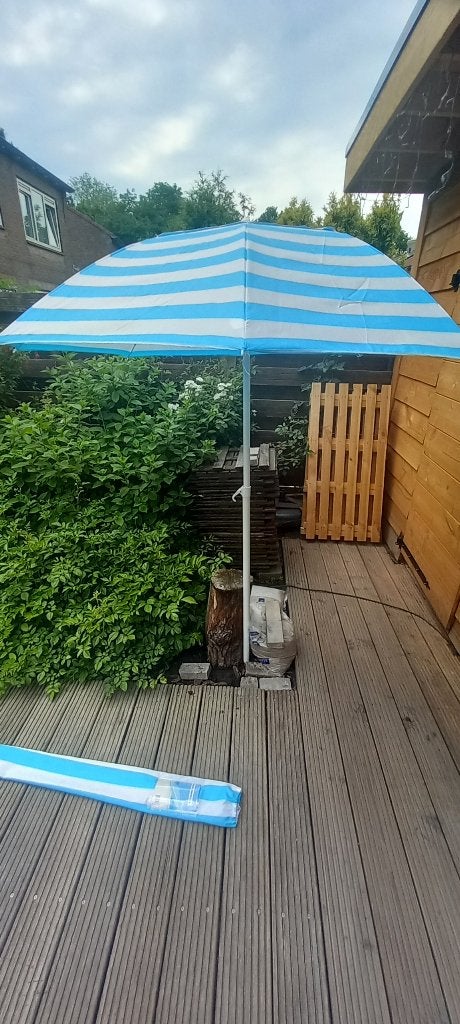 strand parasol, Ophalen, Verstelbaar, Zo goed als nieuw, 1 tot 2 meter