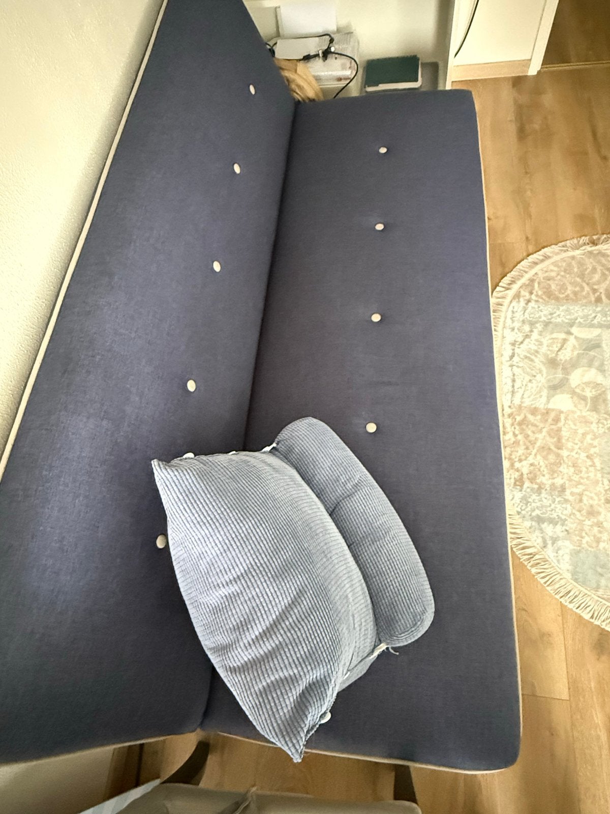 Donkerblauwe slaapbank met witte bies, Ophalen, Gebruikt, Blauw, Tweepersoons