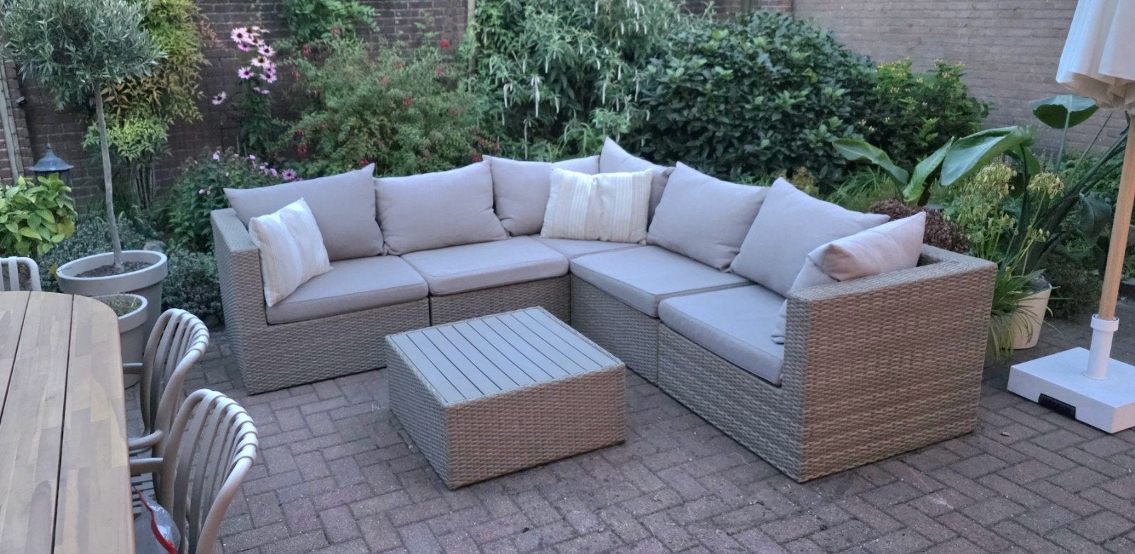 Comfortabele loungeset met bijzettafel - Goede staat, Ophalen, 5 zitplaatsen, Gebruikt, Bank
