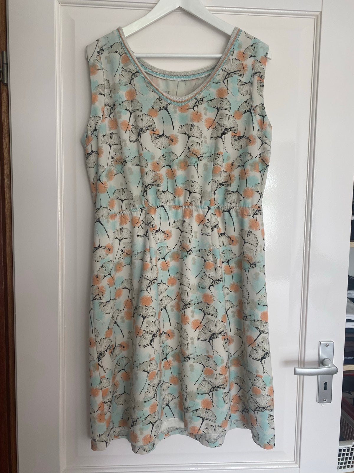 Zomers jurkje maat 42 met bloemenprint, Meerkleurig, Maat 42/44 (L), Ophalen of Verzenden, Gedragen