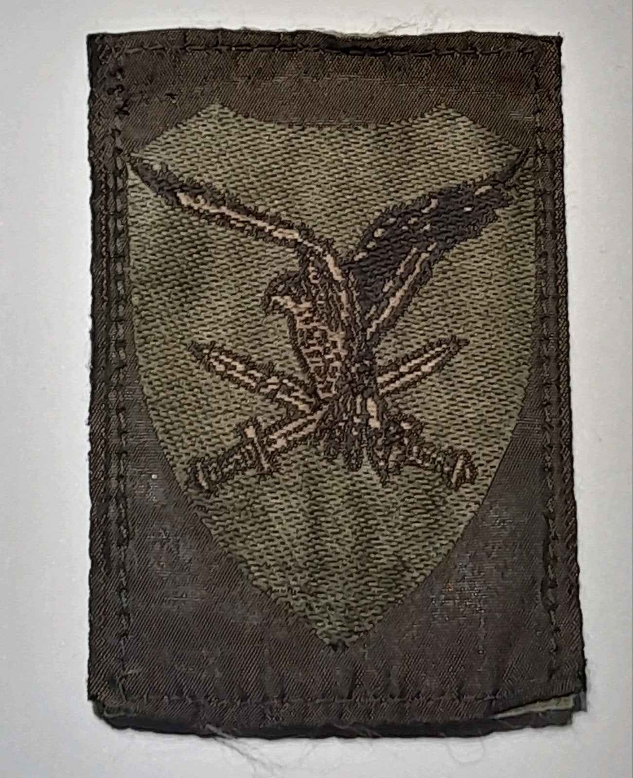 Mouwembleem 11AMB uit 1994 glanzend model, Ophalen of Verzenden, Landmacht, Nederland, Embleem of Badge