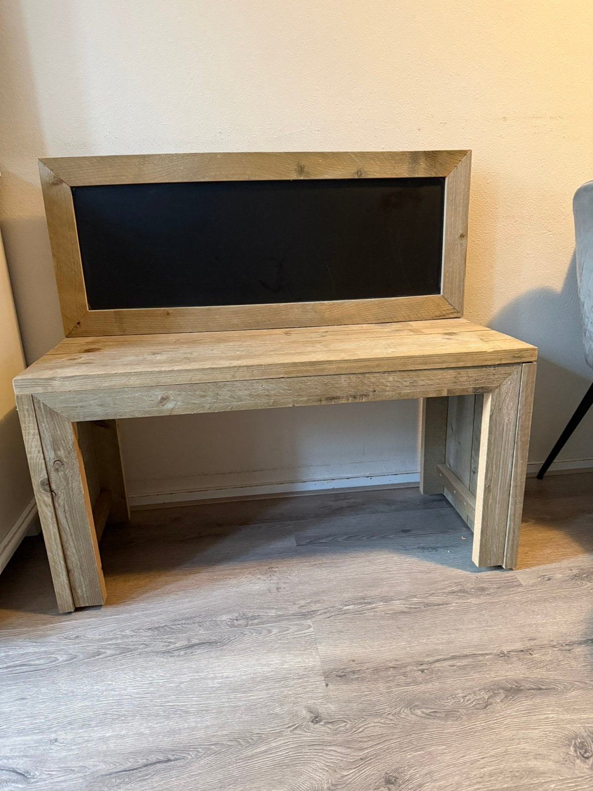 Leuke steigerhouten speeltafel met krijt bord, Kinderen en Baby's, Speelgoed | Speeltafels, Ophalen, Gebruikt