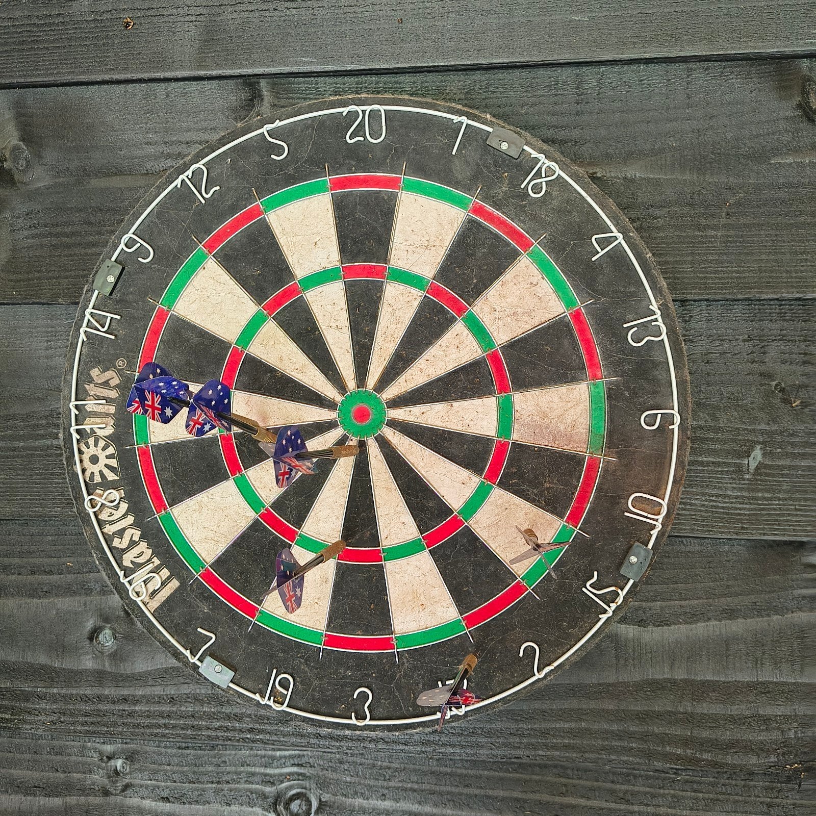 Dartbord met pijlen en scorebord - Zo goed als nieuw, Sport en Fitness, Ophalen, Zo goed als nieuw, Dartbord met pijlen