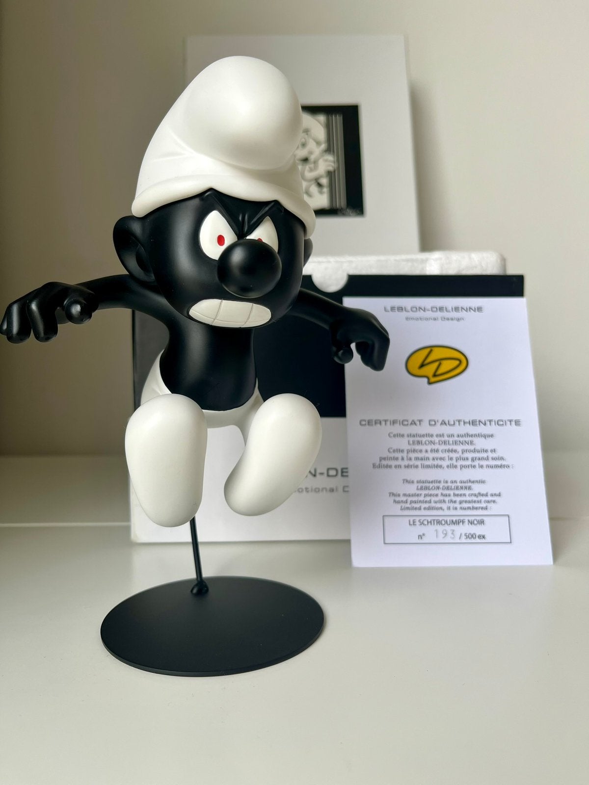 Leblon-Delienne Zwarte Smurf – 193/500 met certificaat, Verzamelen, Smurfen, Ophalen of Verzenden, Zo goed als nieuw, Verschillende Smurfen