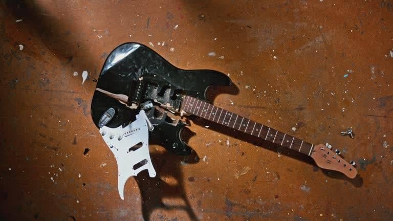 GEZOCHT: Kapotte gitaren, Muziek en Instrumenten, Ophalen of Verzenden, Gebruikt, Solid body, Overige merken