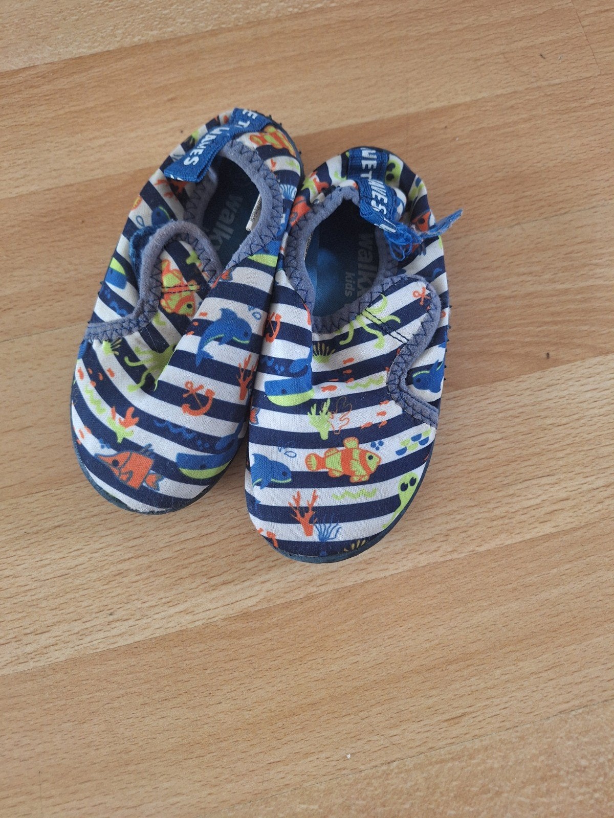 Gratis waterschoenen maat 24 - ideaal voor zomer en strand, Kinderen en Baby's, Kinderkleding | Schoenen en Sokken, Ophalen, Gebruikt