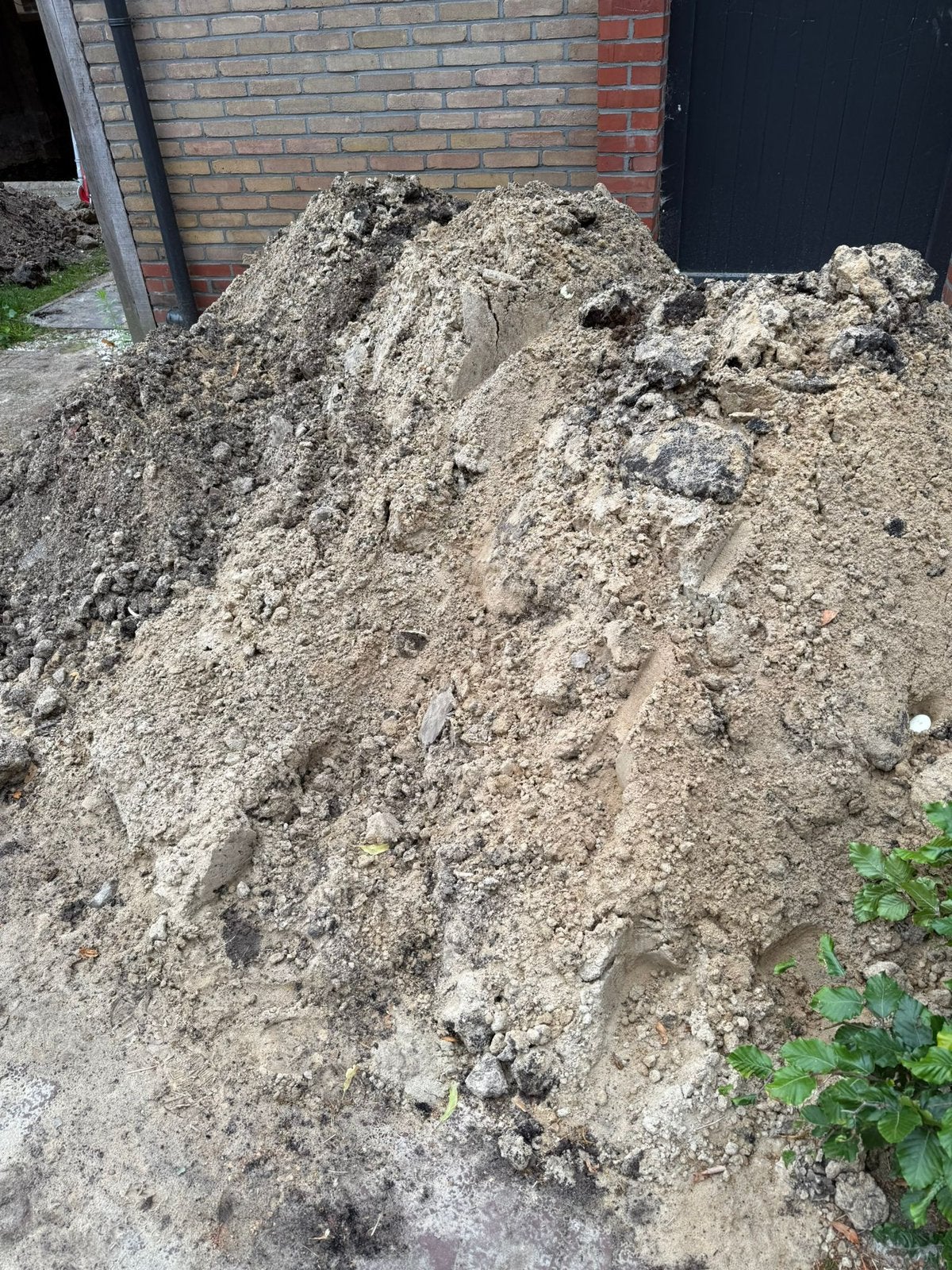 Ophoogzand en grond (+- 12 kuub) je krijgt 100 eu toe, Ophalen, Zo goed als nieuw, Ophoogzand