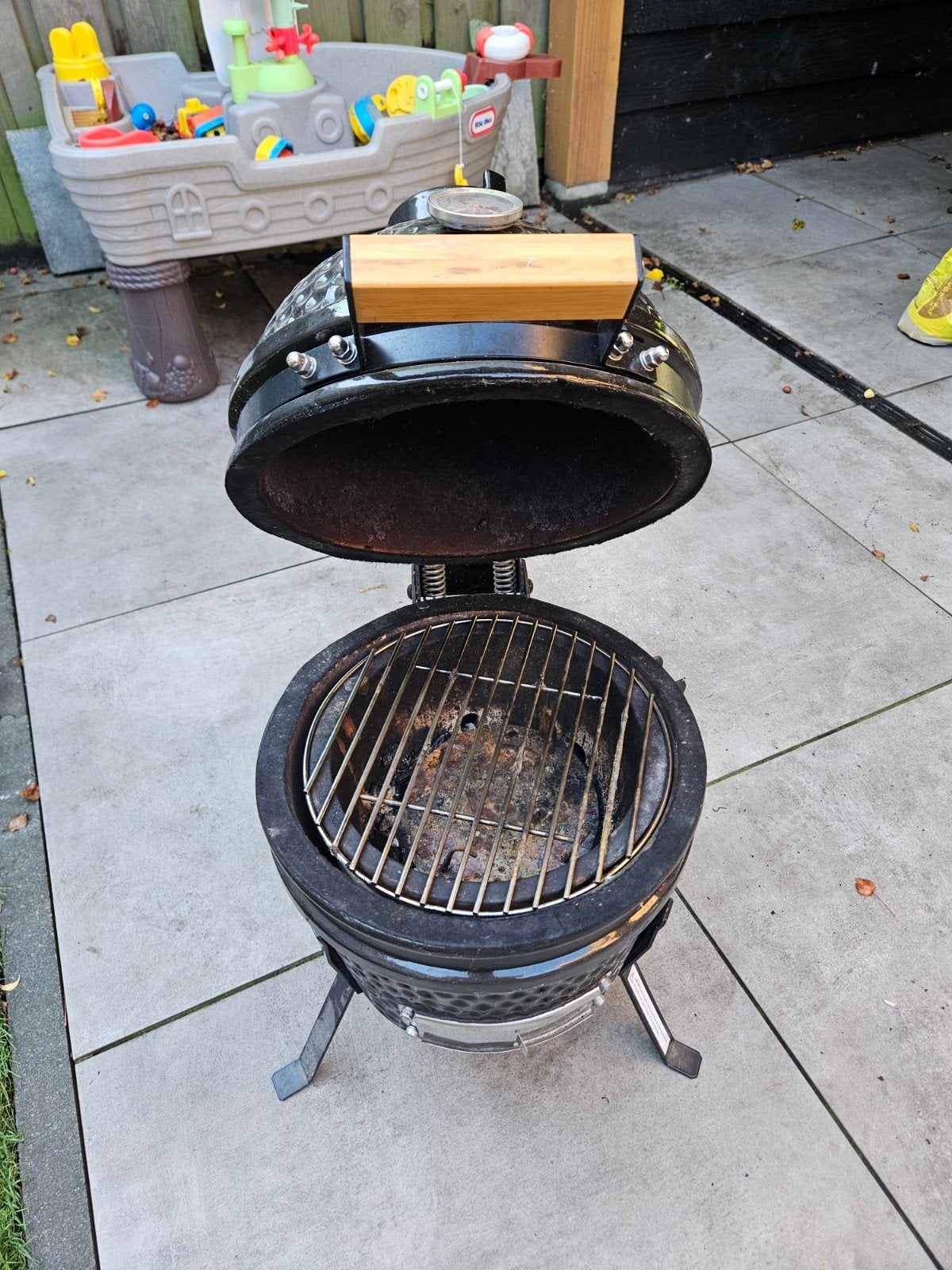 Compacte Kamado BBQ - Ideaal voor Balkon of Kleine Tuin, Ophalen of Verzenden, Gebruikt, Onbekend