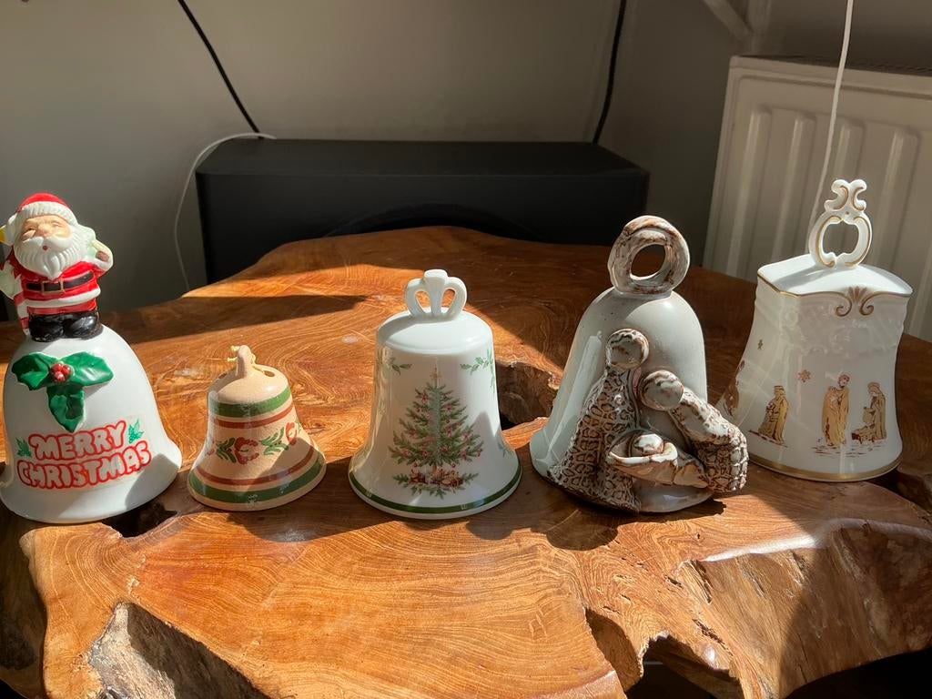 5 kerst tafelbellen,porseleinen en aardewerk tafelbel,bel, Diversen, Kerst, Ophalen, Zo goed als nieuw