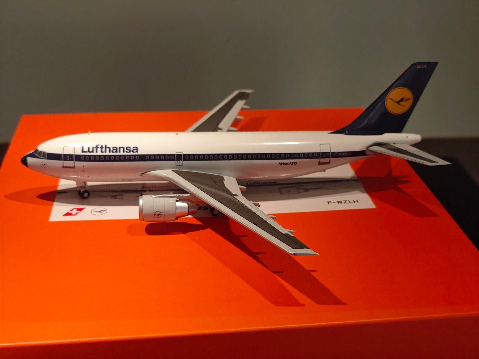 Jc wings 1:200 Lufthansa x Swiss A310, Ophalen of Verzenden, Zo goed als nieuw, Schaalmodel