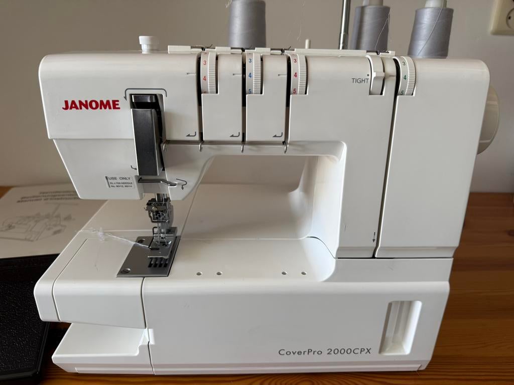 Janome Coverpro 200CPX + 8 kleuren garen, Ophalen, Zo goed als nieuw, Lockmachine, Janome