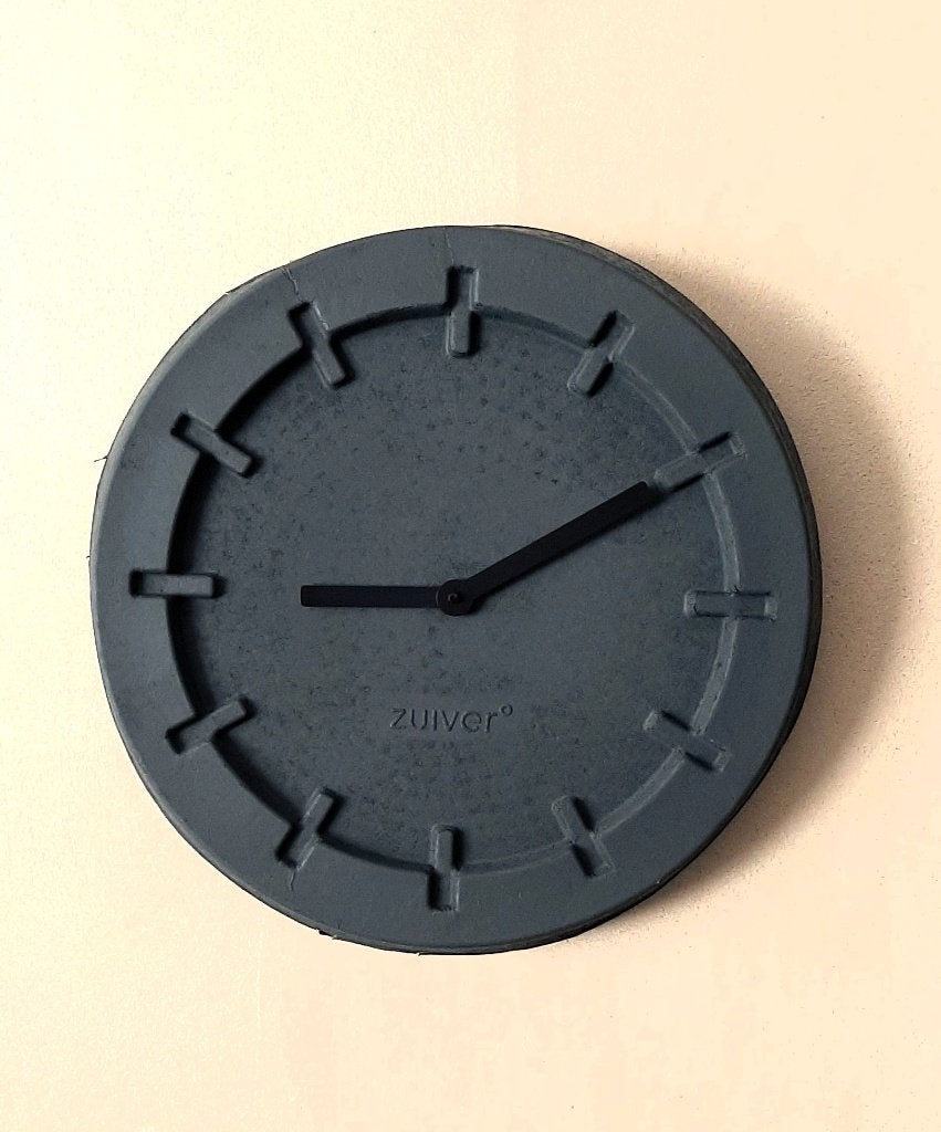 ZUIVER, ronde antracietgrijze wandklok Pulp Time Round, Ophalen, Grijs, Analoog, Werkt op batterijen