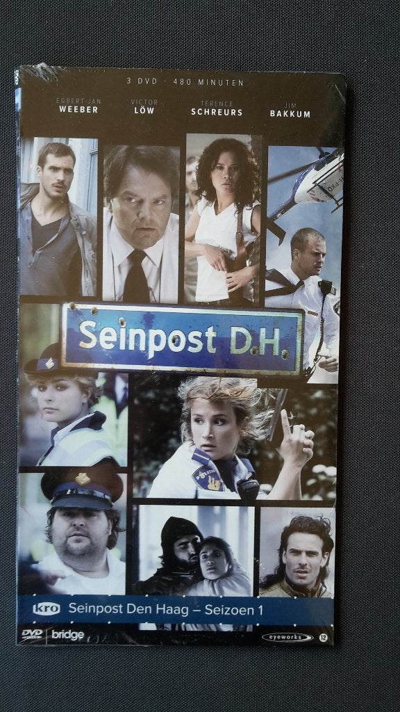 DVD box tv serie Seinpost Den Haag seizoen 1 NIEUW, Seizoen 1, Nieuw in verpakking, Vanaf 12 jaar, Ophalen of Verzenden
