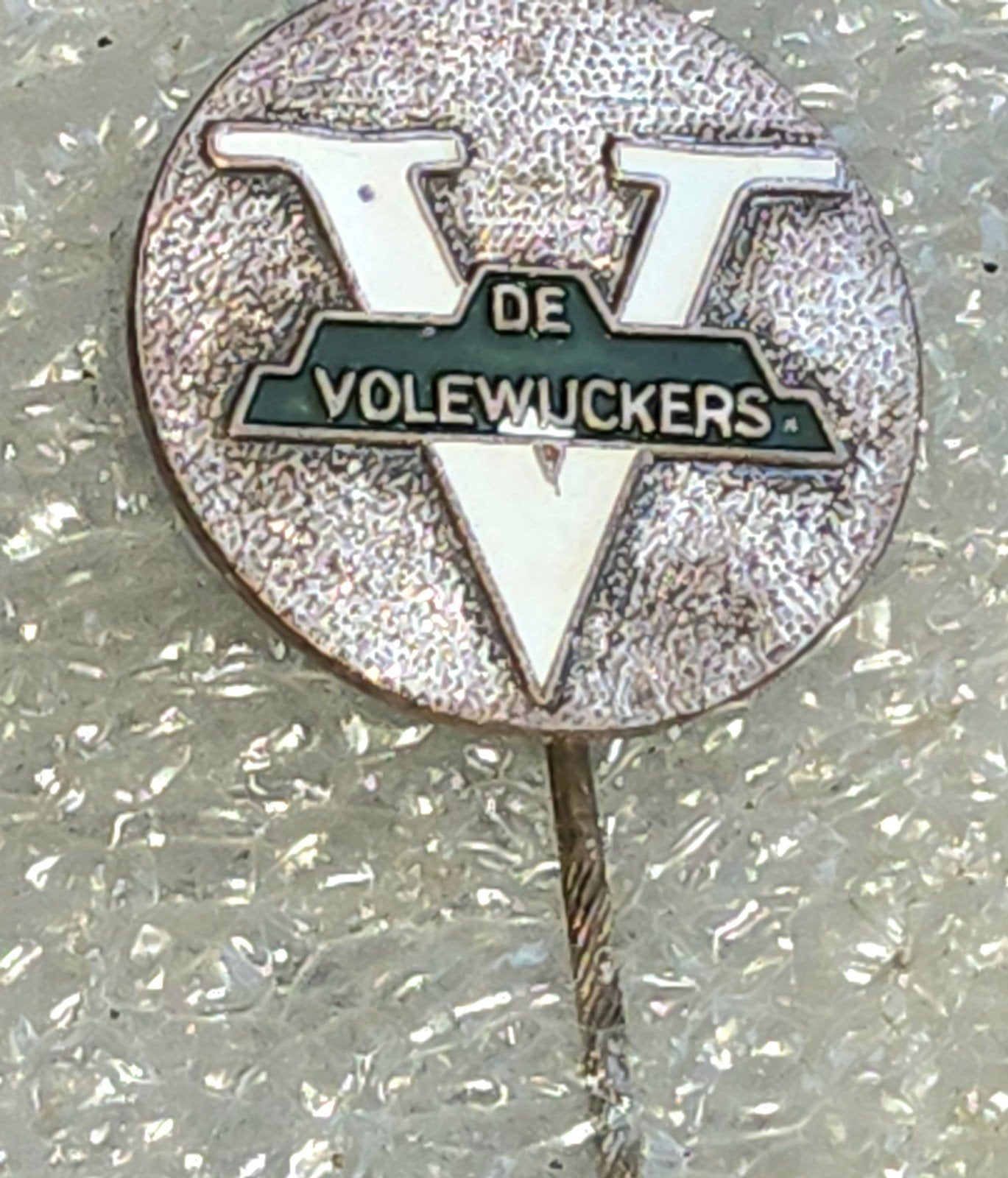 Vintage Speldje "De Volewijckers", Ophalen of Verzenden, Gebruikt, Sport, Speldje of Pin