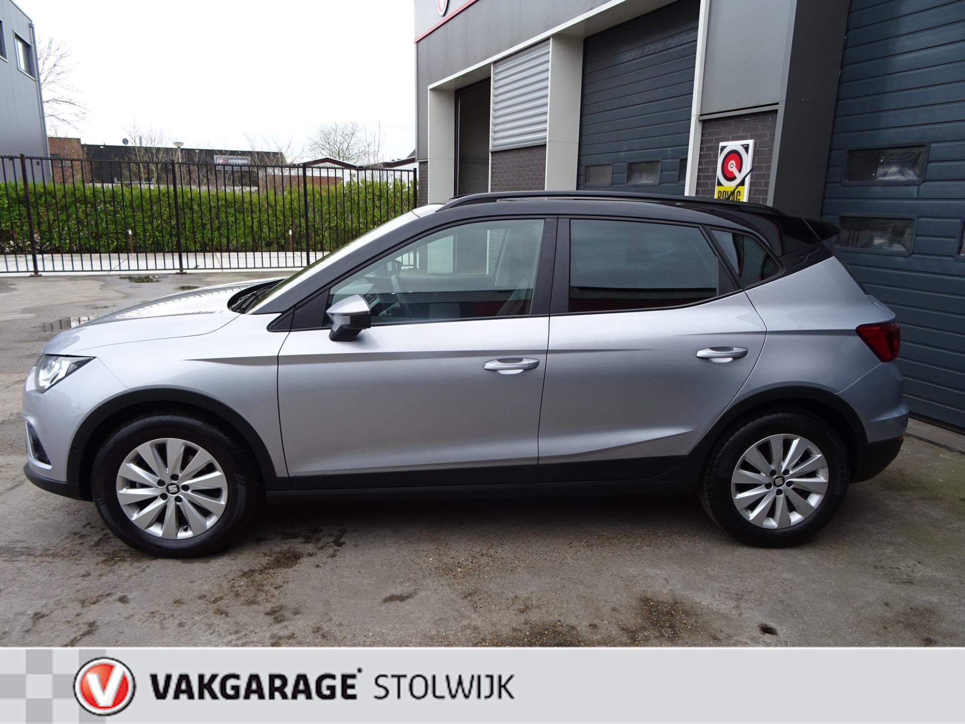 Seat Arona 1.0 TSI Style Business Intense Automaat, Trekhaak, Auto's, Stof, 116 pk, Origineel Nederlands, Bedrijf