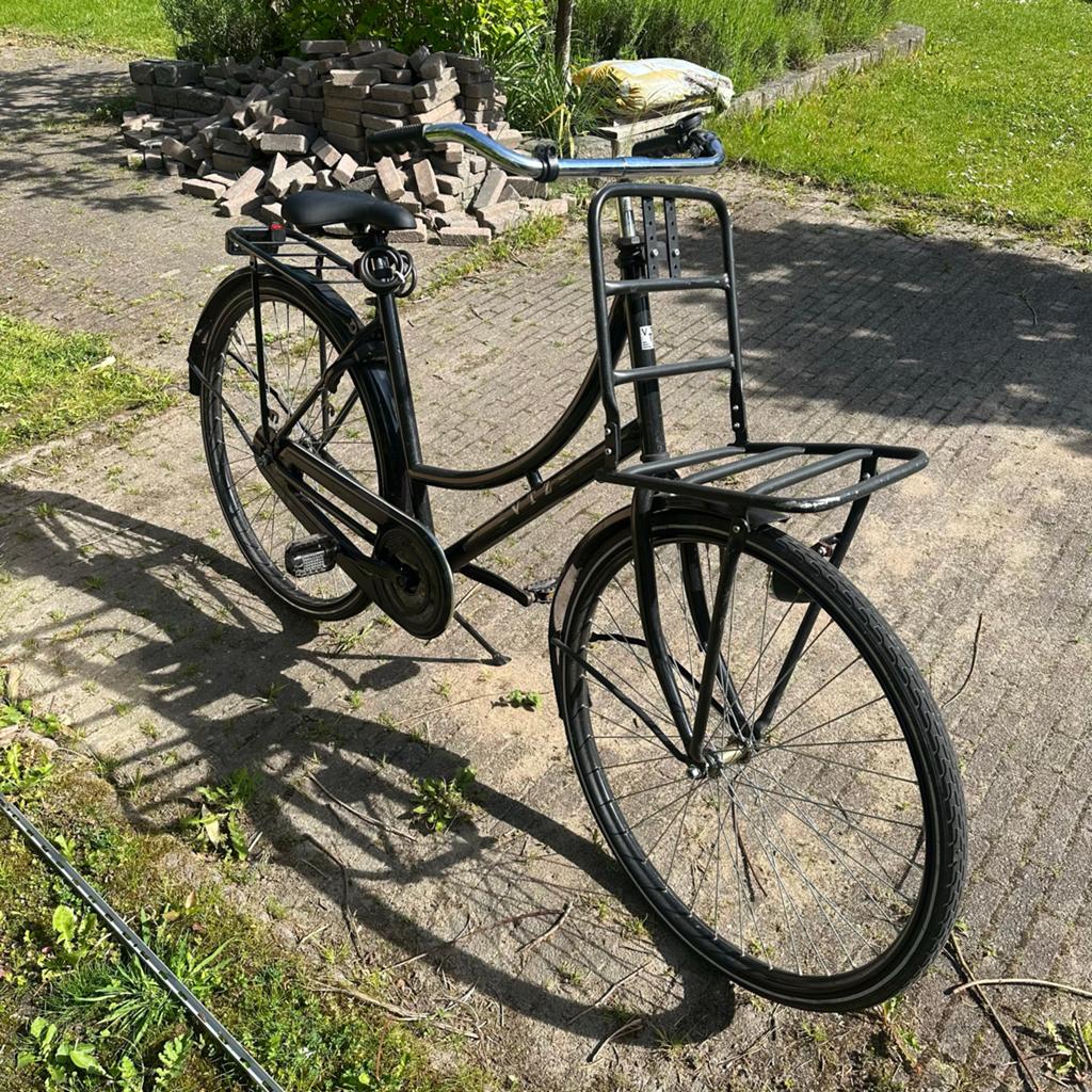 Oude afgetrapte fiets die liefde nodig heeft, Fietsen en Brommers, Fietsen | Dames | Damesfietsen, Ophalen, Gebruikt, Overige merken