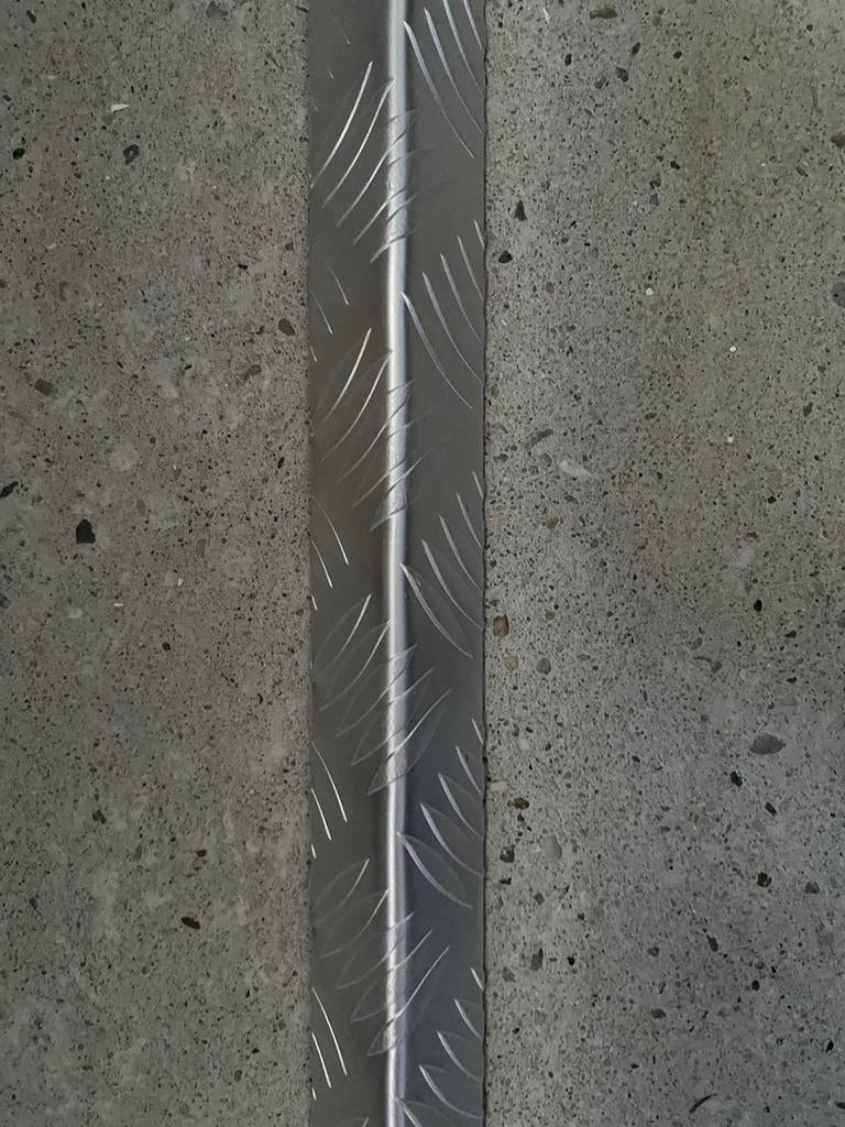 Te koop aluminium hoekprofiel NIEUW, Doe-het-zelf en Verbouw, IJzerwaren en Bevestigingsmiddelen, Ophalen of Verzenden, Zo goed als nieuw