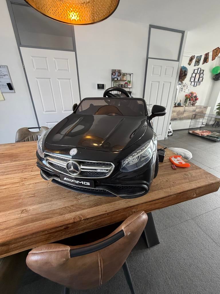 Mercedes-Benz AMG elektrische kinderauto, Ophalen