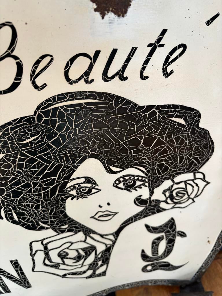Ijzeren  uithangbord 'Institut de Beauté', Antiek en Kunst, Antiek | Emaille, Ophalen of Verzenden
