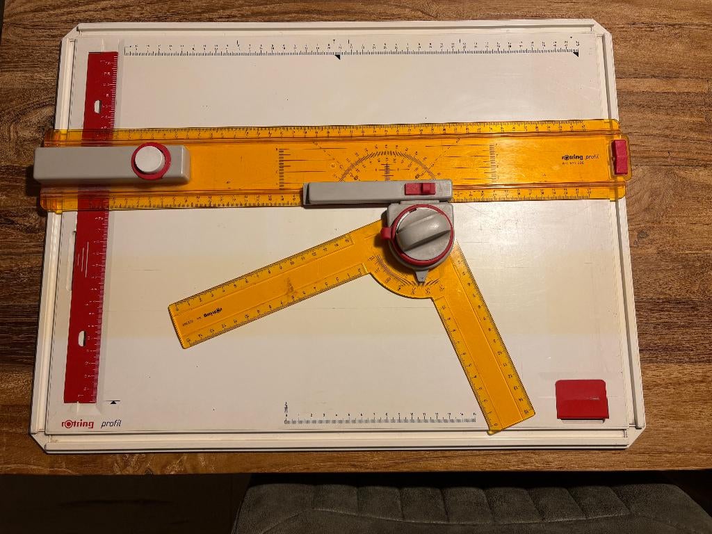 Rotring A3 tekenbord met zwenkbare tekendriehoek., Hobby en Vrije tijd, Tekenen, Ophalen of Verzenden, Gebruikt, Boek of Gids