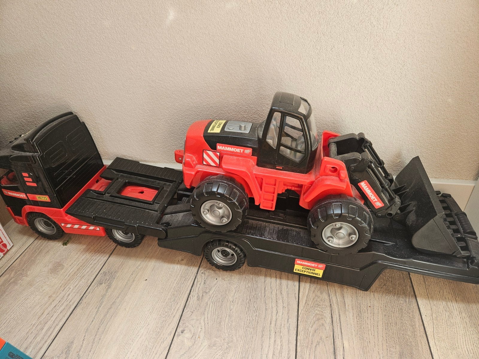 mammoet vrachtwagen met loder, Ophalen, Zo goed als nieuw