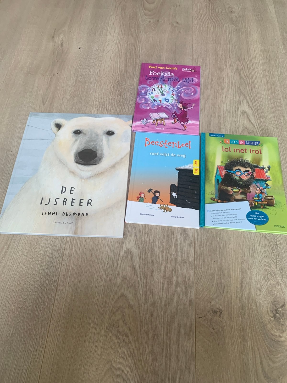 Kinderboeken set: De IJsbeer, Foeksia, Beestenboel, Lol met, Ophalen, Zo goed als nieuw, Fictie algemeen