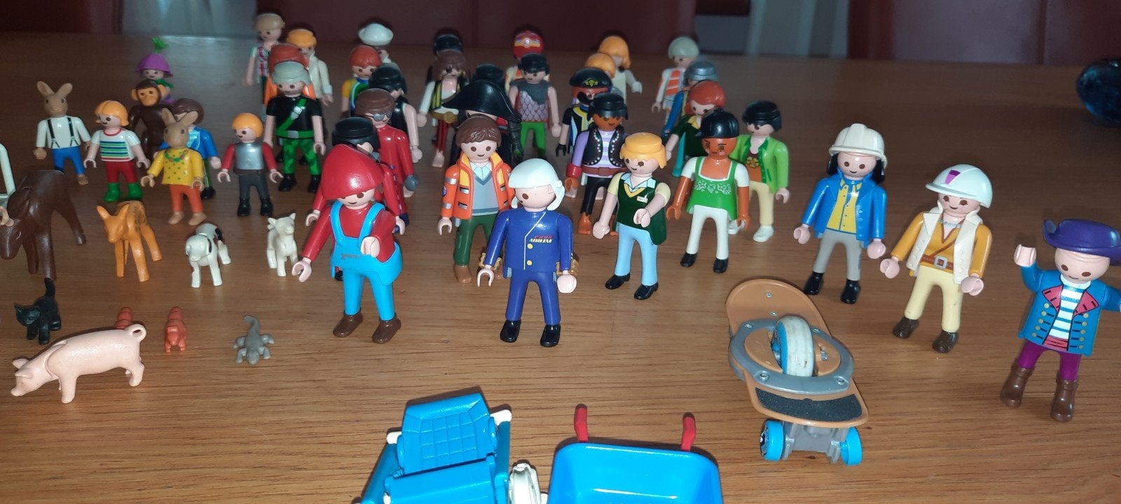 Te koop izgst 35  playmobielpopjes ,dieren, gereedschap enz, Ophalen of Verzenden, Zo goed als nieuw