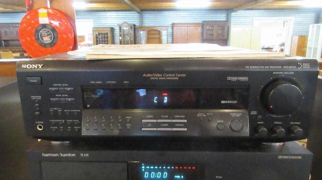Foto 2 van Sony STR-DE310 Audio Control Center met Legend 1 speakers