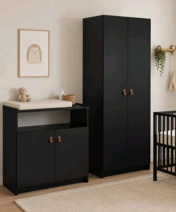 Zwarte commode & kast babykamer (evt complete babykamer), Ophalen, Gebruikt, 50 tot 70 cm, 100 cm of meer
