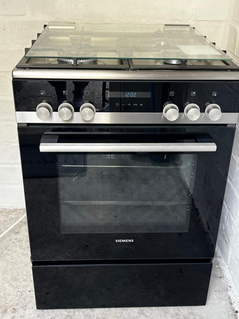 SIEMENS EXTRAKLASSE FORNUIS MET 3D HETELUCHT EN WOKBRANDER, Witgoed en Apparatuur, Fornuizen, Ophalen, 4 kookzones, Zo goed als nieuw