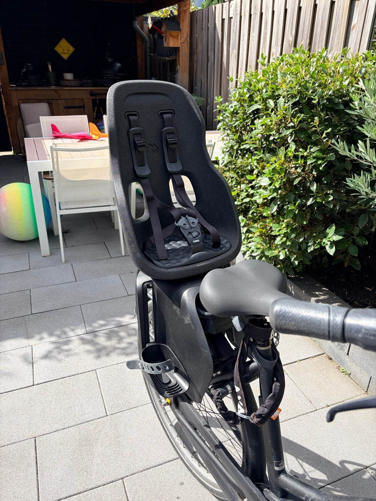 Thule Yepp Nexxt 2 Maxi Fietsstoeltje Achter - Zwart, Fietsen en Brommers, Fietsaccessoires | Fietsstoeltjes, Ophalen, Achterzitje
