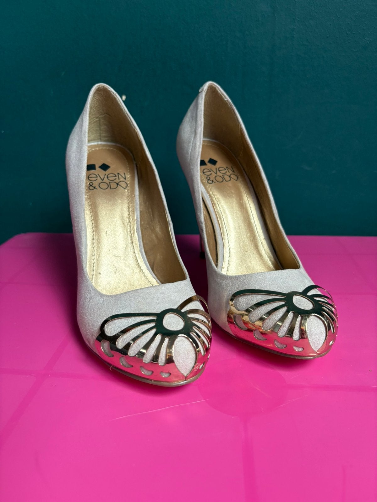 Even & Odd pumps met gouden design neus, Kleding | Dames, Overige kleuren, Ophalen of Verzenden, Zo goed als nieuw, Schoenen met hoge hakken