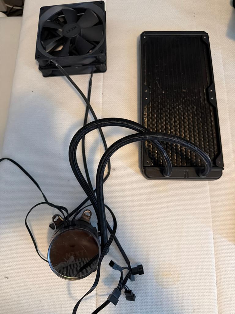 NZXT Kraken X62 Waterkoeling met diverse opzetstukken, Computers en Software, Computerkoelers, Ophalen of Verzenden, Gebruikt