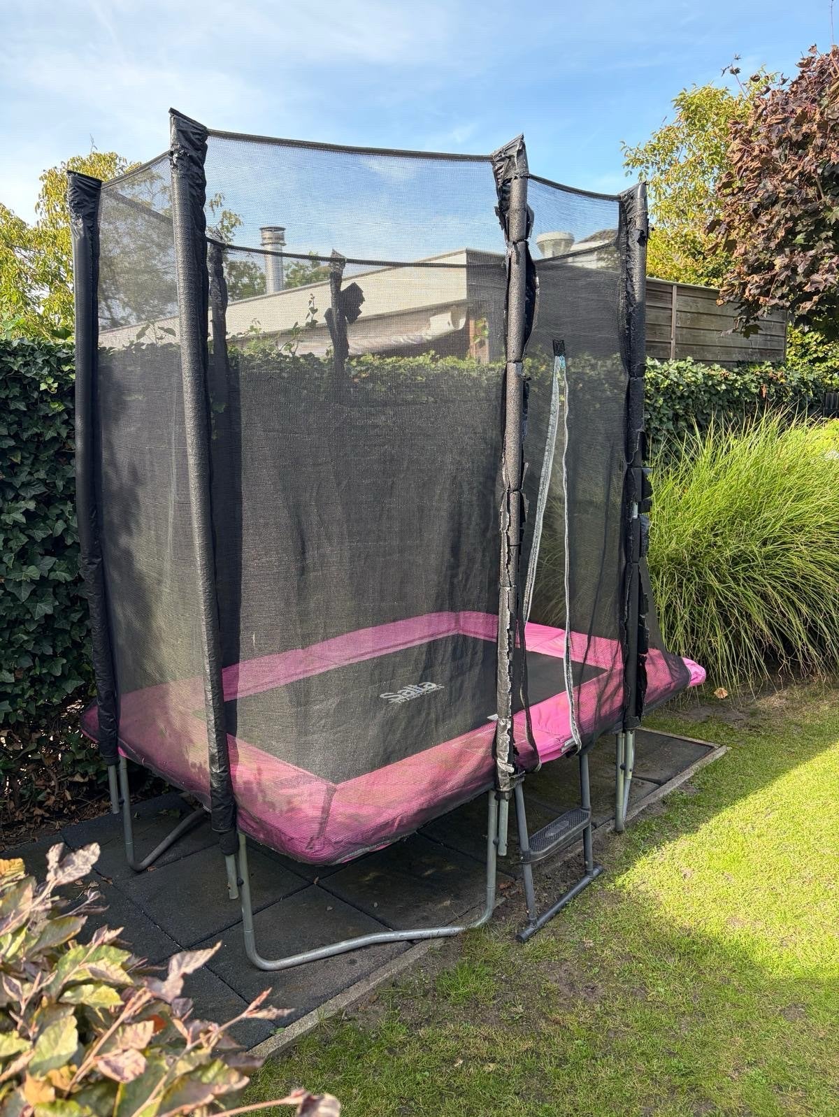 Salta trampoline met roze rand en veiligheidsnet, Ophalen, Gebruikt