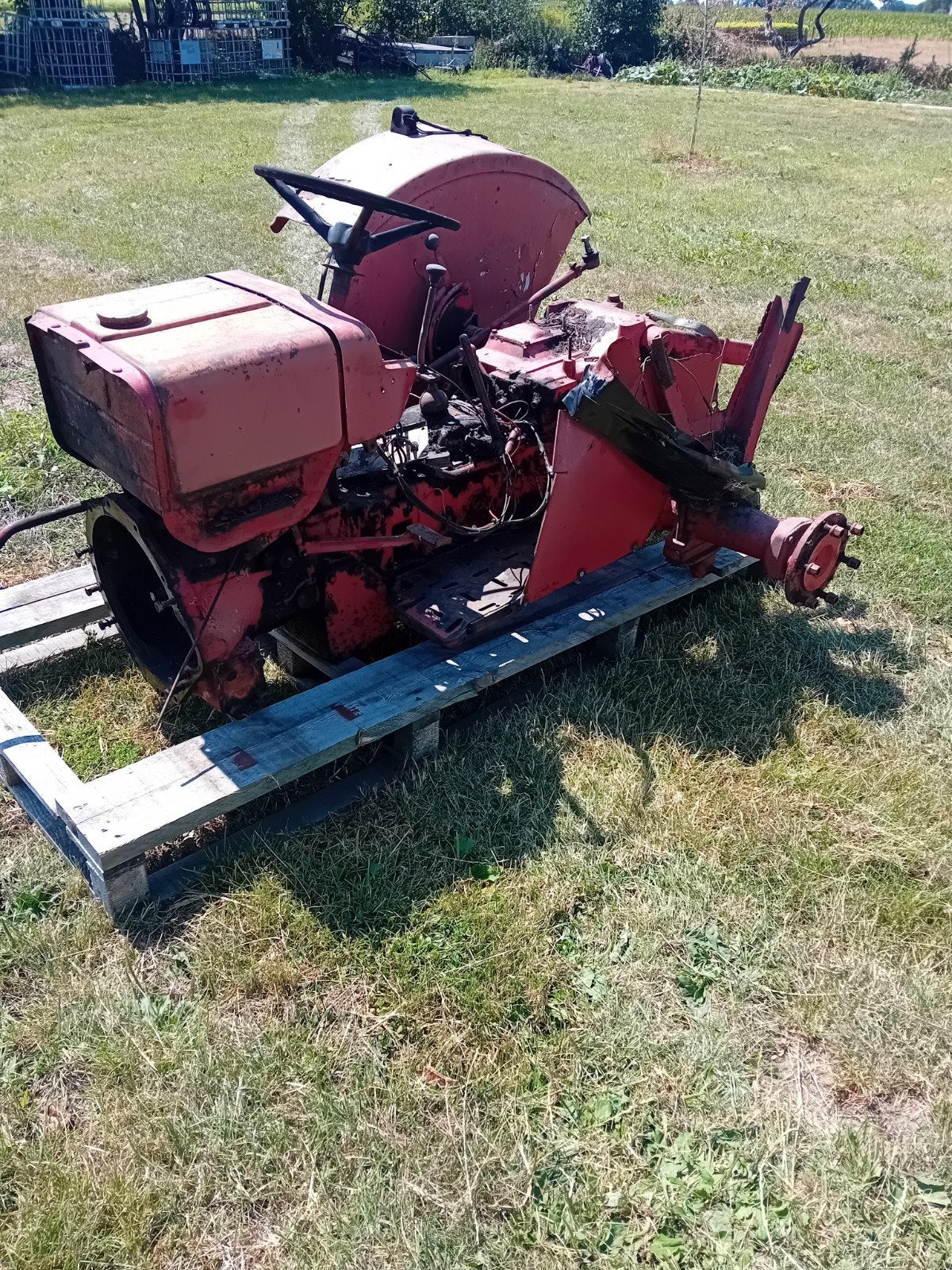 international tractor onderdelen trekbek ihc 353 16.9R34, Ophalen