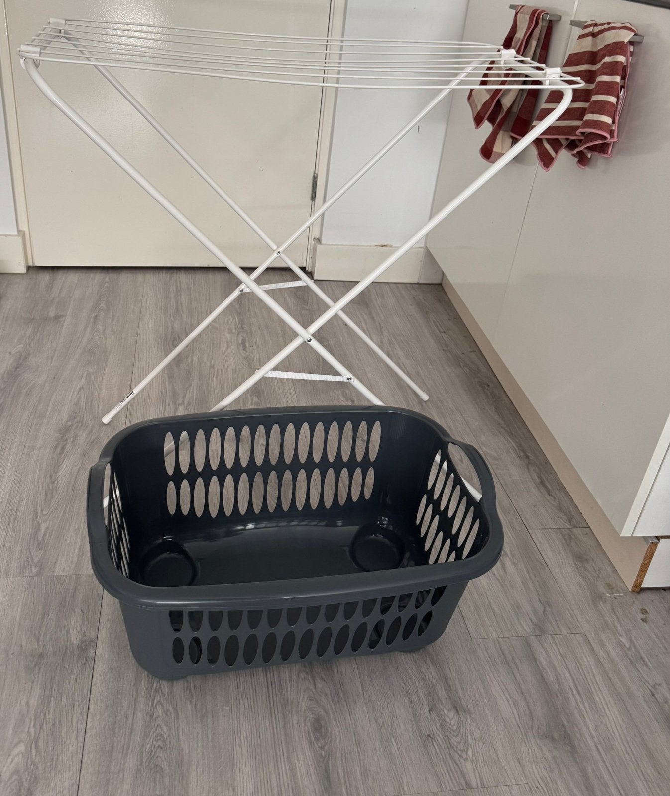 Draying rack and basket, Ophalen, Zo goed als nieuw