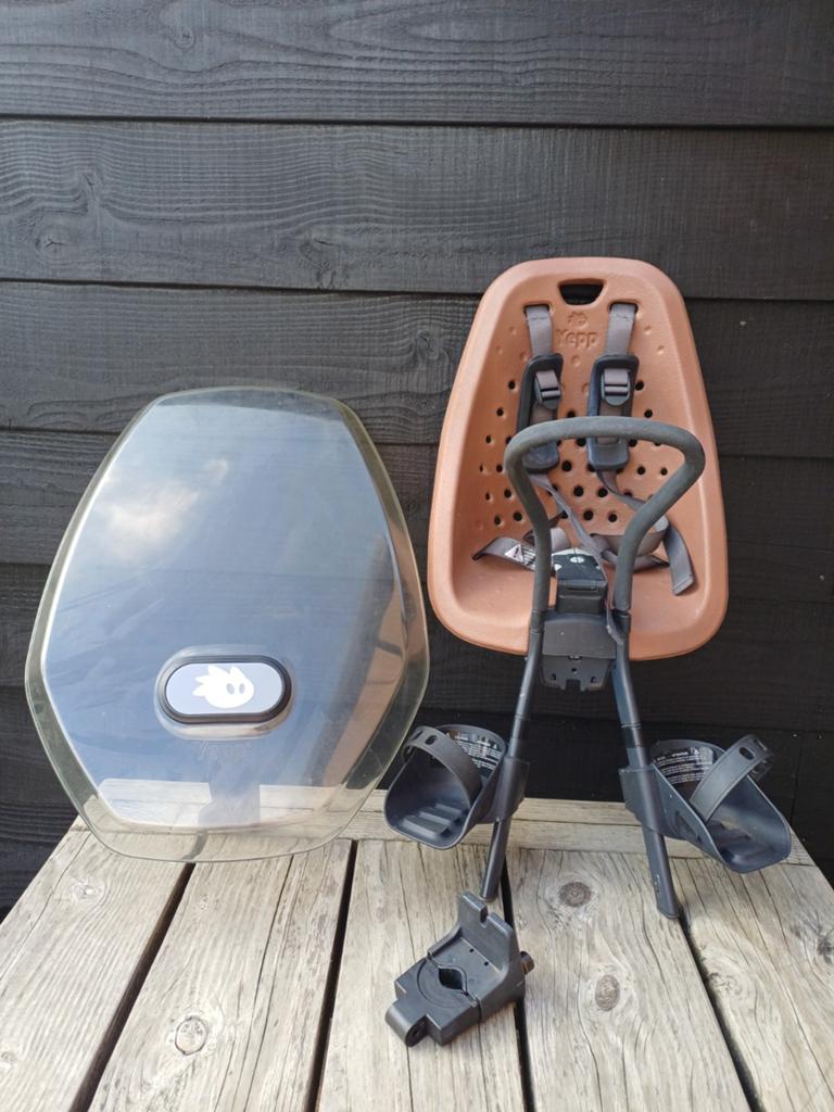 Thule Yepp Mini bruin met windscherm, Fietsen en Brommers, Fietsaccessoires | Fietsstoeltjes, Ophalen of Verzenden, Gebruikt
