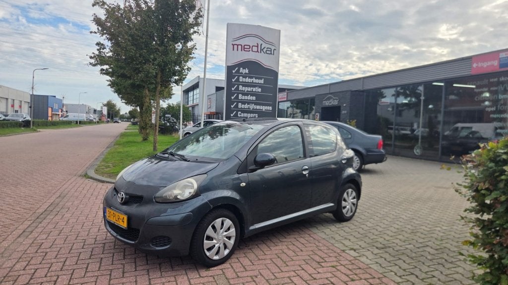 Toyota Aygo 1.0-12V Comfort Nav. (bj 2011, semi-automaat), Euro 5, Gebruikt, 4 stoelen, 68 pk