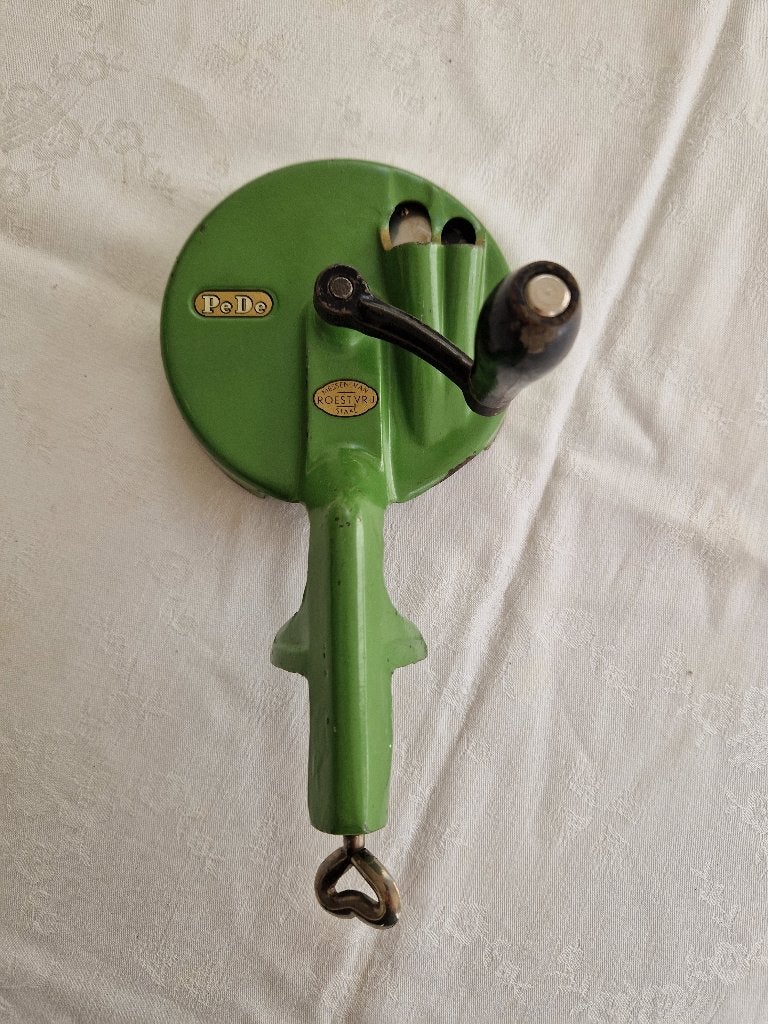mooie oude/ vintage groene bonenmolen / bonensnijder PeDe, Antiek en Kunst, Ophalen of Verzenden