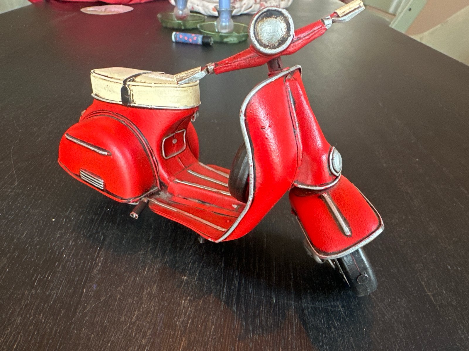 Vintage rode Vespa scooter model - decoratie, Gebruikt, 1:50 of kleiner, Overige typen, Ophalen